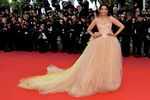 Sonam Kapoor takes summer fashion to all time high!