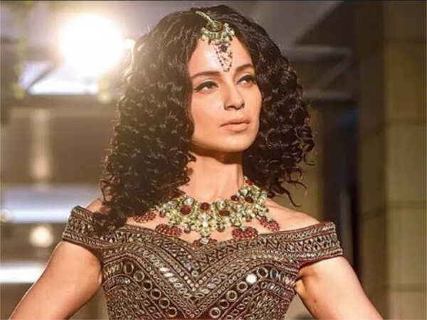 Ashwini Iyer Tiwari Wallpapers
