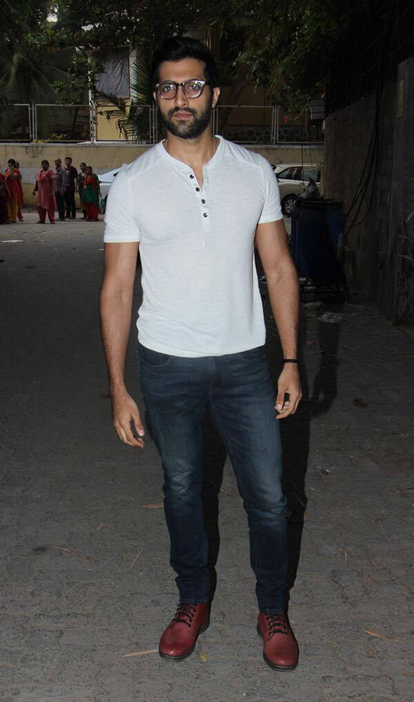 Akshay Oberoi Pictures