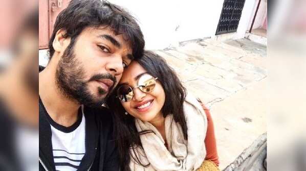 Chandra Nandini fame Shweta Basu Prasad engaged; a look at some of her romantic pictures with fiance Rohit Mittal