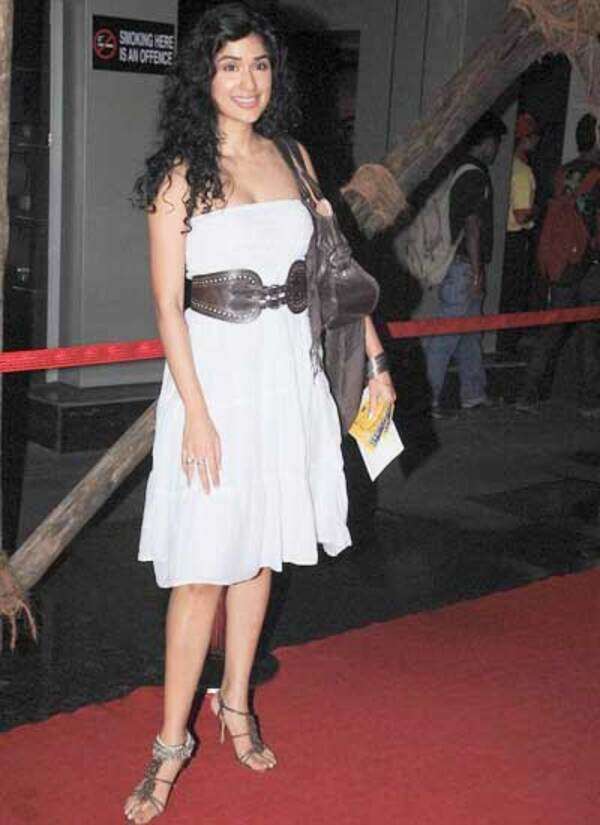 Anjala Zaveri Pictures