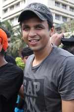 Abhijeet Sawant joins the beach cleanup drive