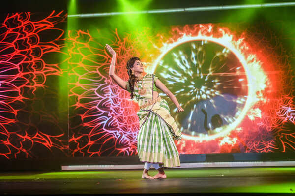 Kamakshi Bhaskarla Pictures