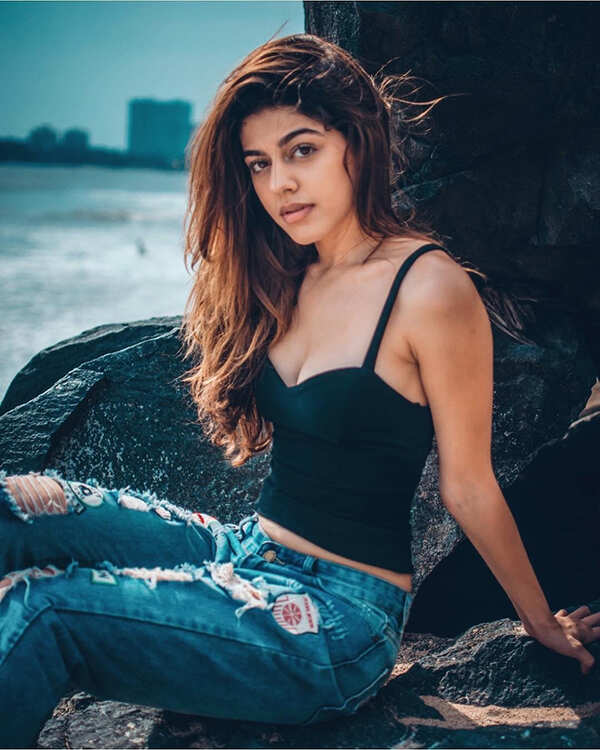 Aalia Furniturewalla Stills