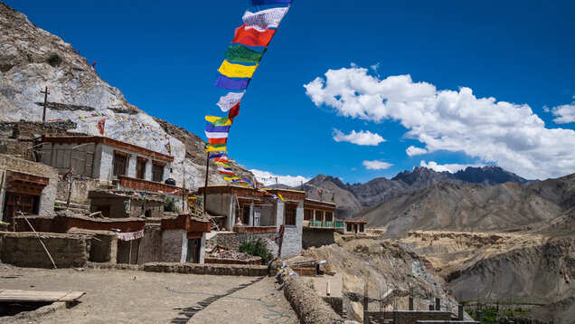 This summer, ditch all those &lsquo;famous&rsquo; hill stations and visit Dras in Kashmir