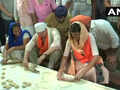 Nikki Haley rolls chapatis at Delhi gurudwara