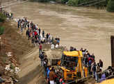Heavy downpour triggers flood in Kashmir Valley