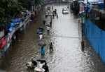 Heavy rains makes life difficult in Mumbai