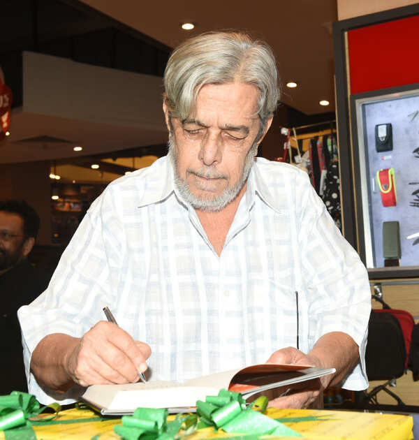 Saeed Akhtar Mirza Photos