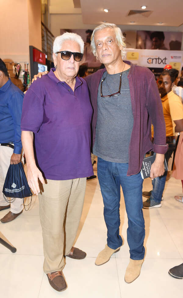 Aziz Mirza Images