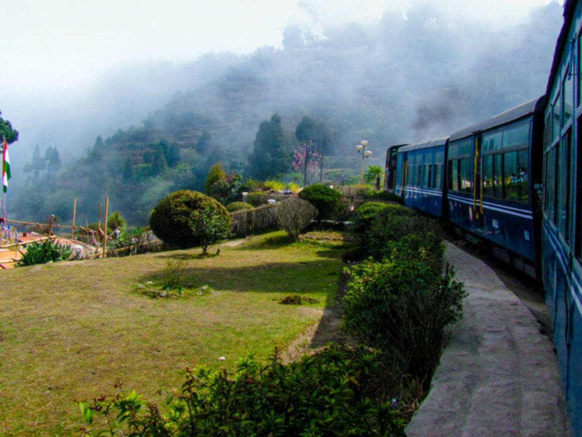 Hanoi's new attraction—a railway track in the middle of a residential  colony