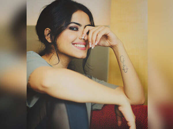 Simi Chahal Images