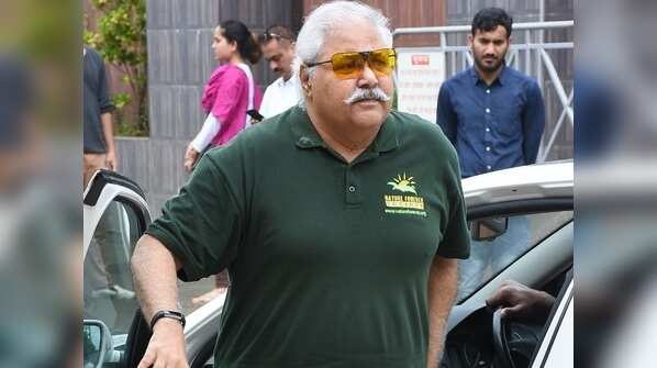 Satish Shah arrives at the funeral