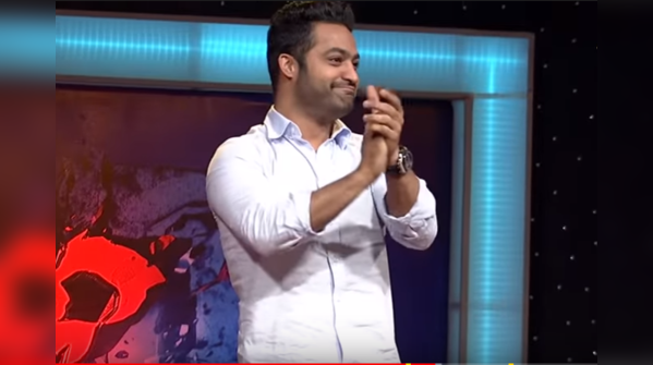 Raju mesmerizes Tarak..