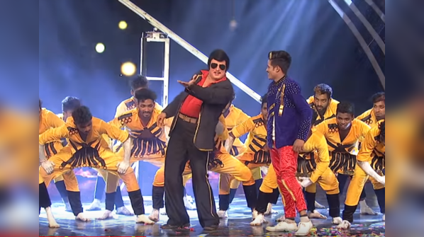 Raju mesmerizes Tarak..