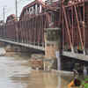 Article image for: Evacuation on as Yamuna crosses <i class="tbold">danger mark</i> in Delhi