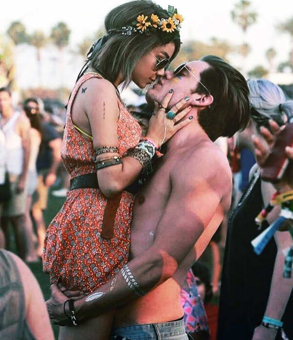 Sarah Hyland Photos