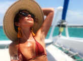 Sarah Hyland is teasing the cyberspace with her stunning bikini pictures