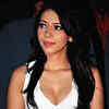 Article image for: Bold and beautiful <i class="tbold">rozlyn khan</i> ups the hotness quotient