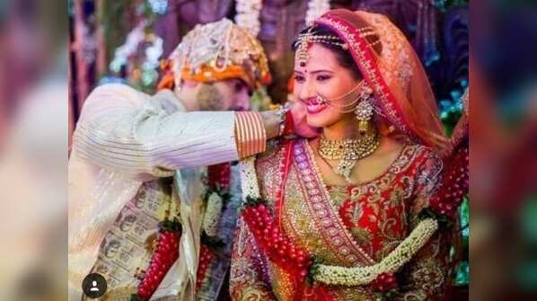 Kasam's actress Kritika Sengar and hubby Nikitin Dheer look picture-perfect in this unseen wedding photo