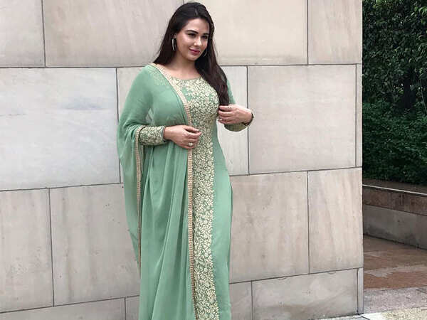 Mandy Takhar Pictures