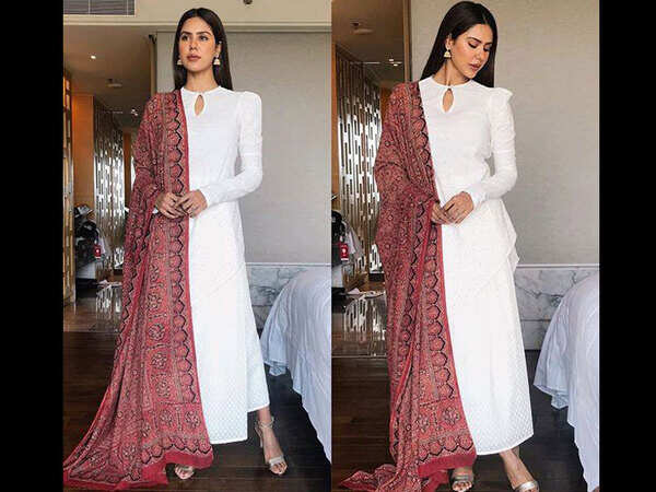 Sonam Bajwa Wallpapers