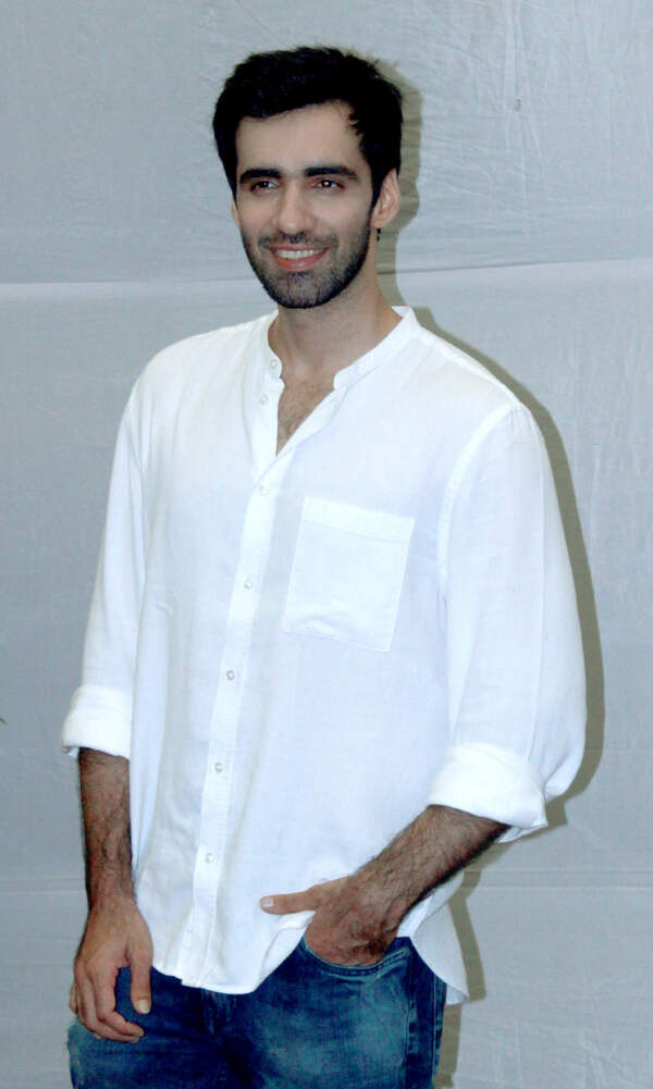 Avinash Tiwary Wallpapers