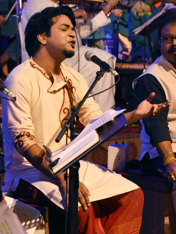 Durnibar Saha Photos