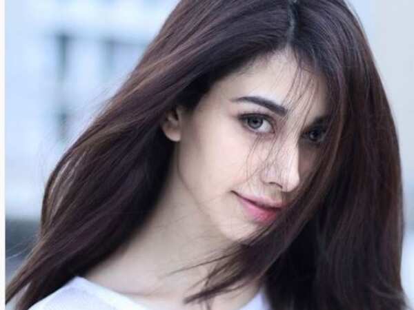 Warina Hussain Photos