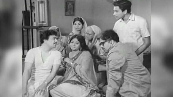 Dhanyee Meye (1971)