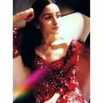 Alia Bhatt shares a picture clicked by Ranbir Kapoor