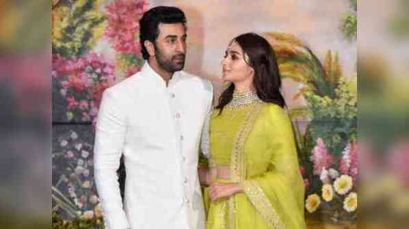 Alia Bhatt and Ranbir Kapoor pose in their traditional best