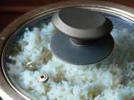 Can leftover rice cause food poisoning?