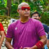 Article image for: <i class="tbold">Vinod Kambli</i> enjoys a game of beach cricket