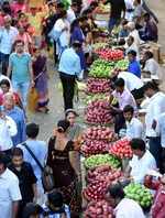 Photos: Ganesh Chaturthi 2018: Dadar market brims with joy during Ganeshotsav