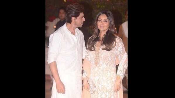 Photo: Shah Rukh Khan looks smitten with Gauri Khan in this latest click