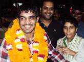 Sushil Kumar visits temple