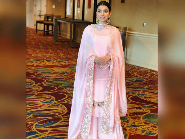 Nimrat Khaira Photos