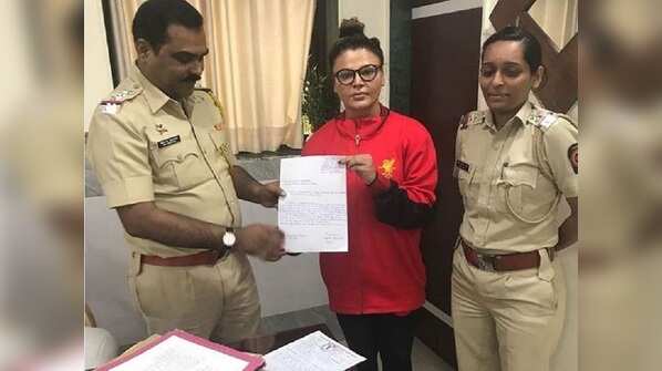 Rakhi Sawant files police complaint after receiving threatening calls