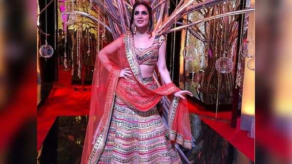Sharaddha Arya looks glam in traditional