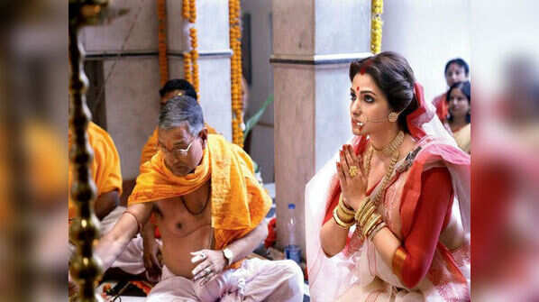 ‘Aaj Baaje’ from ‘Durga Sohay’