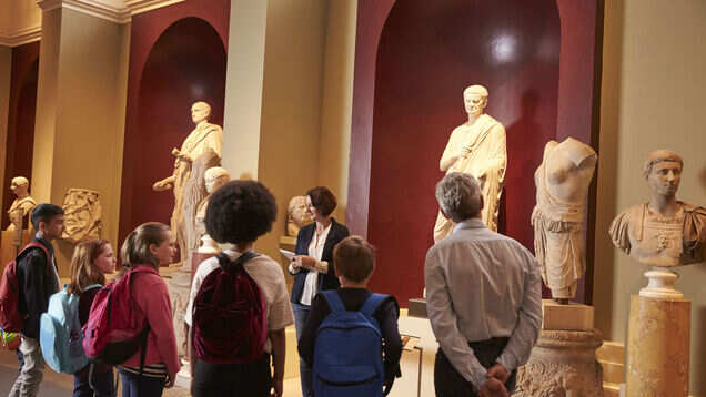 Museum etiquette for dummies
