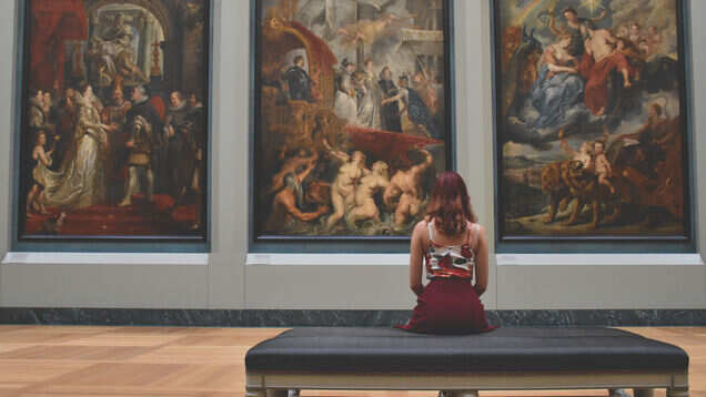 Museum etiquette for dummies