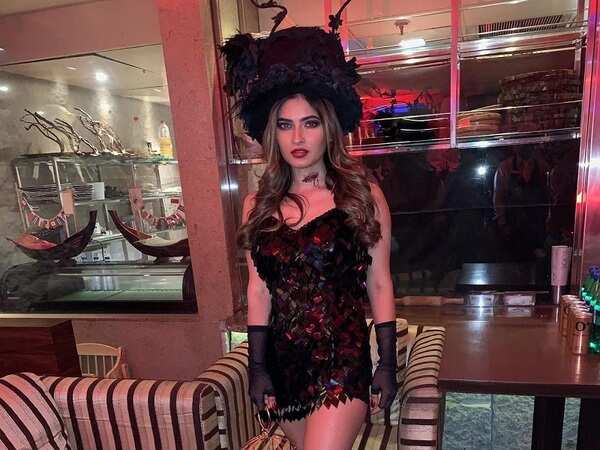 Karishma Sharma Photos