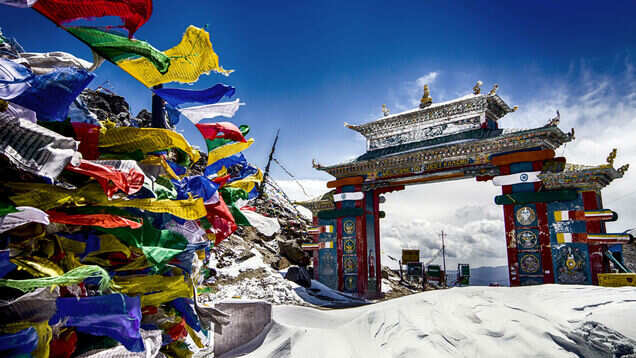 First snowfall of this season hits Tawang and Bum-La Pass