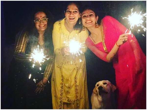 Resham Tipnis Pictures