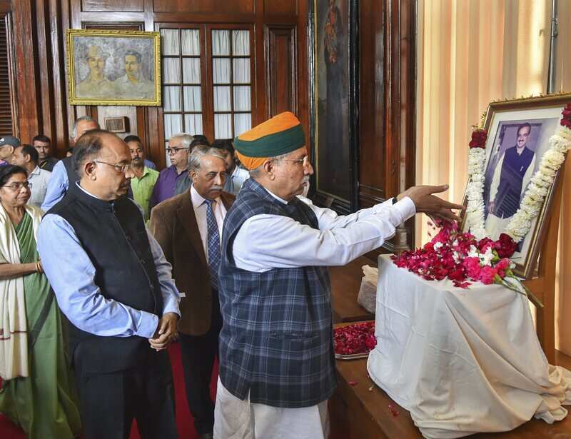 PM Modi pays last homage to Ananth Kumar