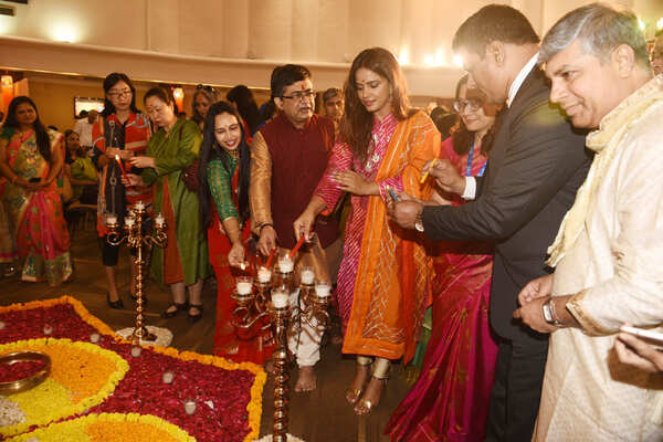 Ashish_Kumar Pictures