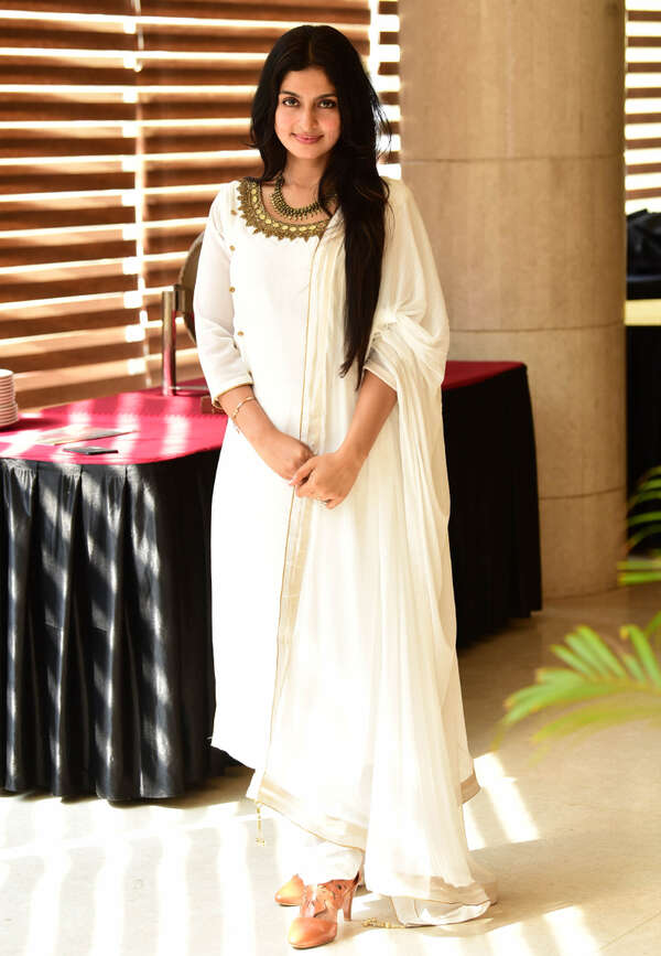 Athmiya Pictures