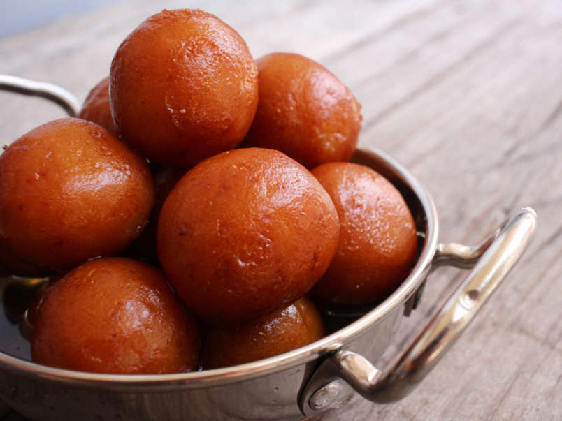 Gulab jamun vs rasgulla: Which is healthier? | The Times of India